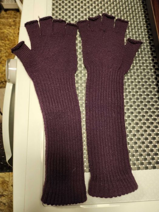 Długie rękawiczki fioletowe z otwartymi palcami