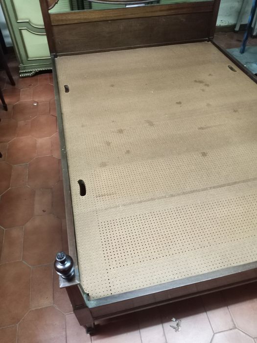 Cama e guarda roupa antigo