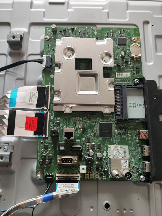 Телевізор на запчастини. Бита матриця.