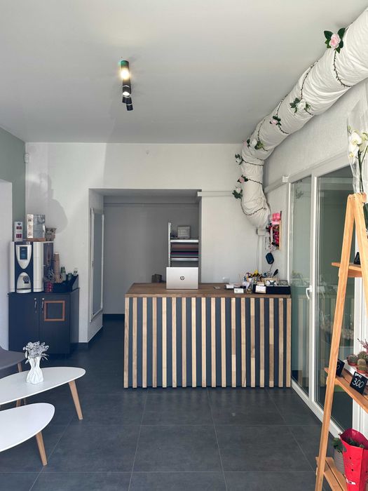 Продаж діючого квіткового магазину. Повністю укомплектовано