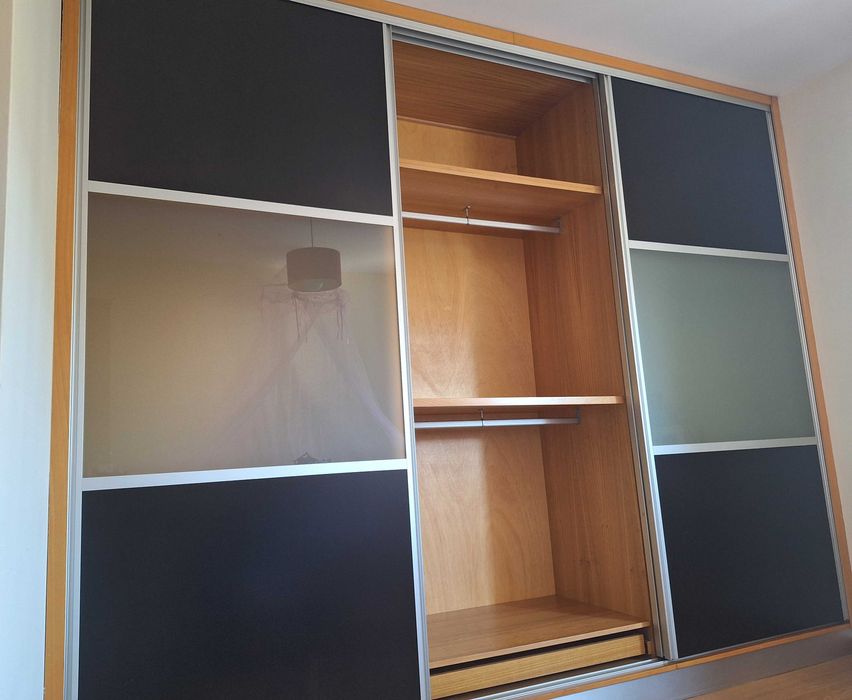 Roupeiro (armário, guarda roupa)