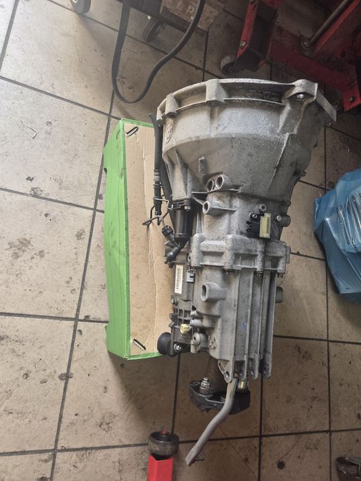 Części osprzęt silnika bmw e90 e91 2.0.d  2008r  wtryski Turbo skrzynia