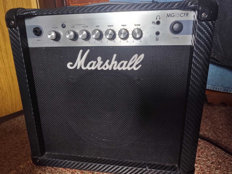 Продам комбик для электрогитары Marshall MG15CFR