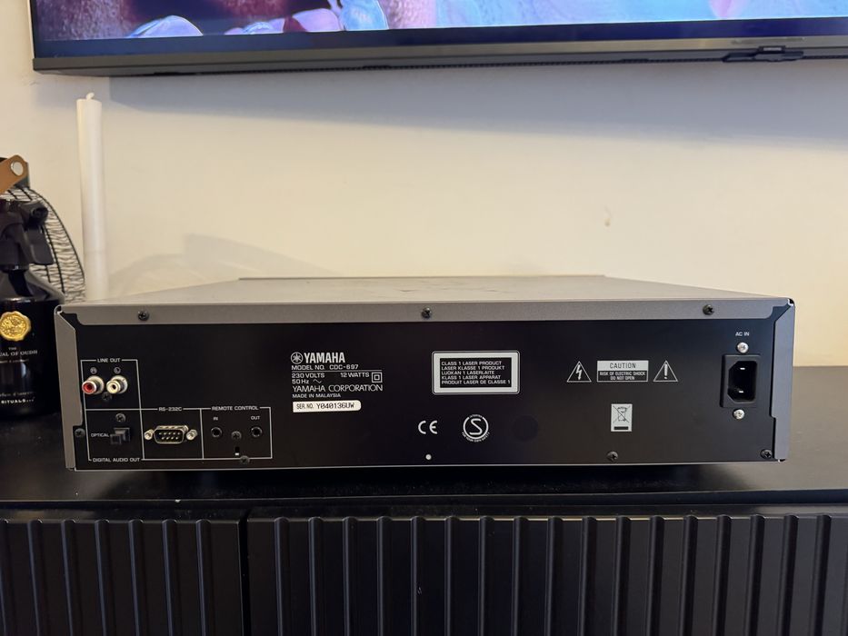 Odtwarzacz CD Yamaha CDC-697