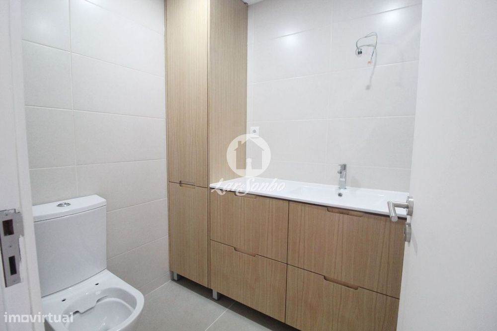 Apartamento T2, remodelado, localizado na prestigiada Urbanização N...