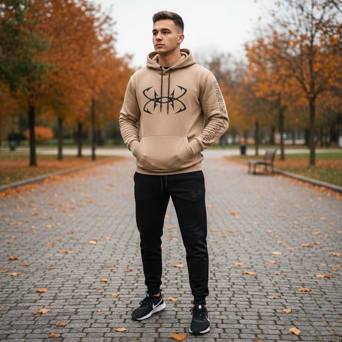 Чоловічий спортивний костюм