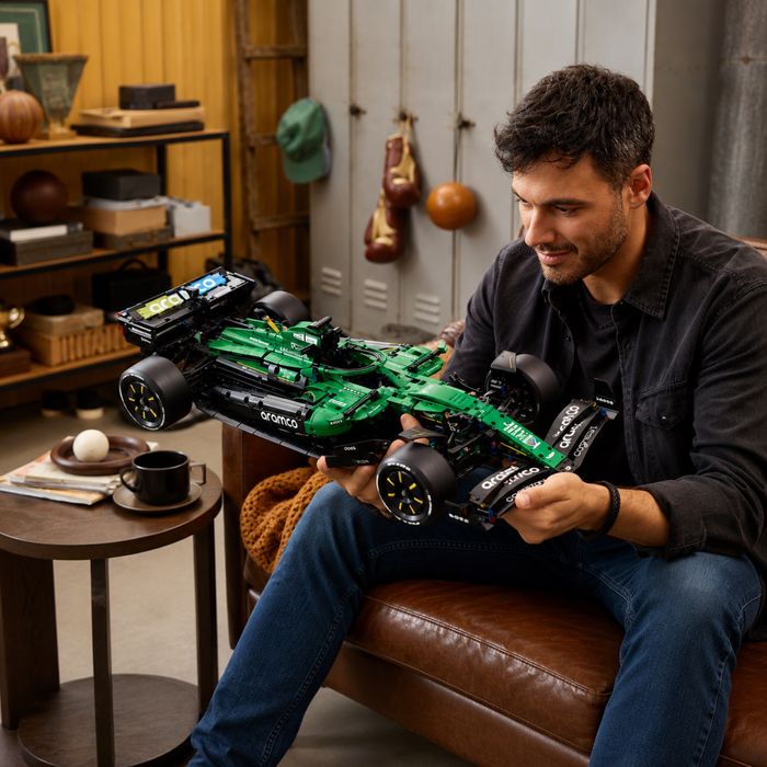 Конструктор Technic – F1 Aston Martin Aramco AMR25 (42240) | 1547 деталей | сумісний з LEGO