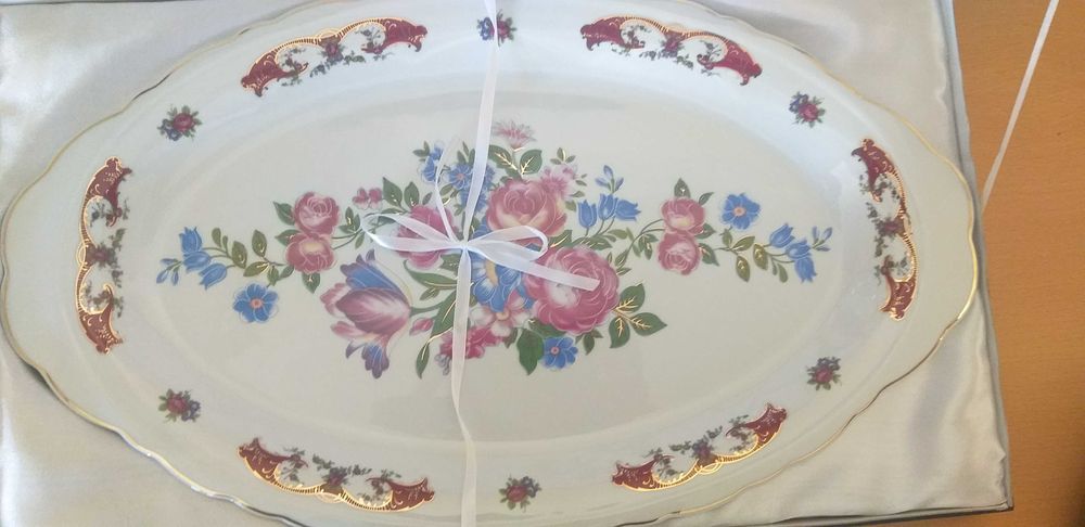 Sofá + travessa e talheres novos +  aquecimento