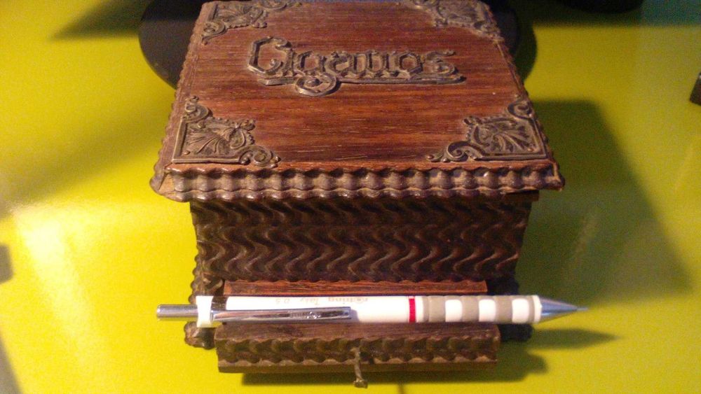 Caixa de cigarros com aplicações em prata