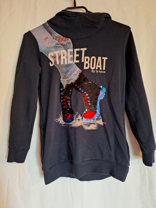Bluza z kapturem i brokatowa ozdoba