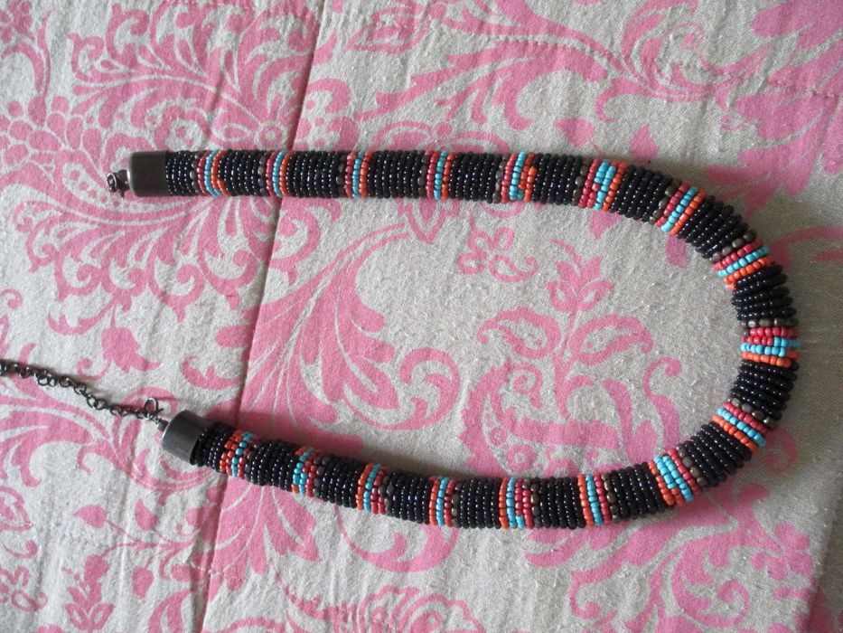 colar  de senhora-muito bonito