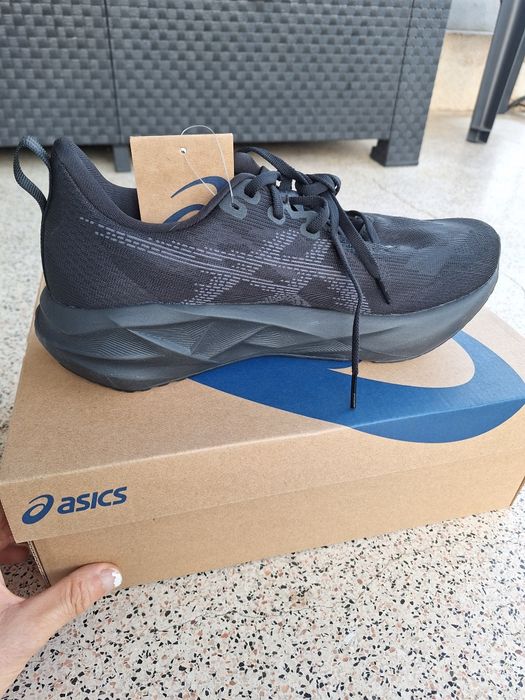 Asics Novablast 5 Preto (43,5)