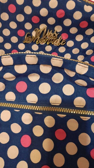 Mochila e estojo igual