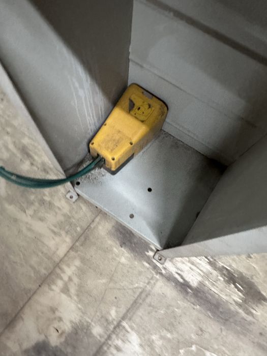 Puncionadora oscilo batente e cremone