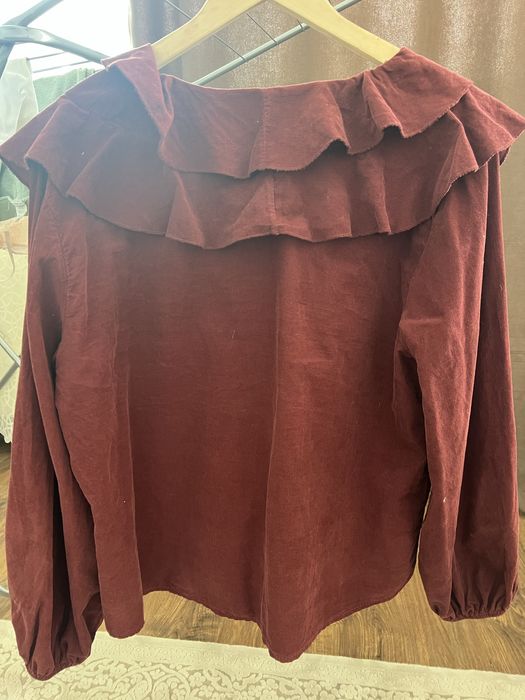 Блузка, рубашка.