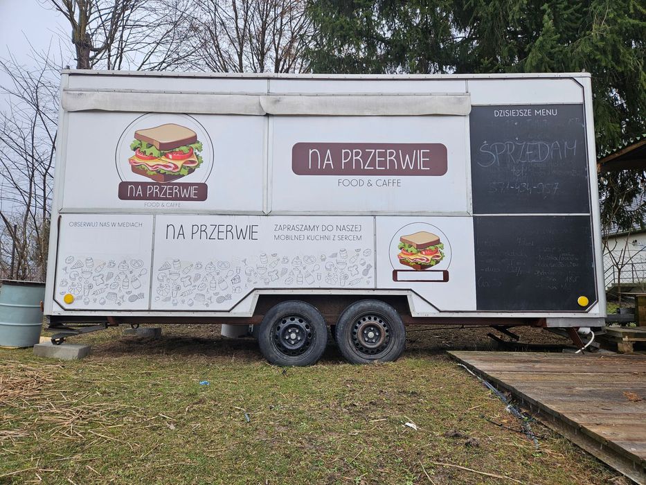 Duża przyczepa gastronomiczna