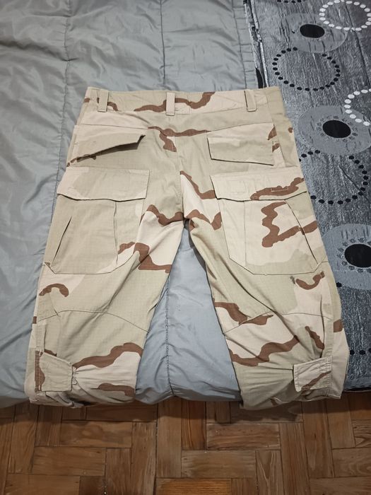 Fardamento camuflado tan