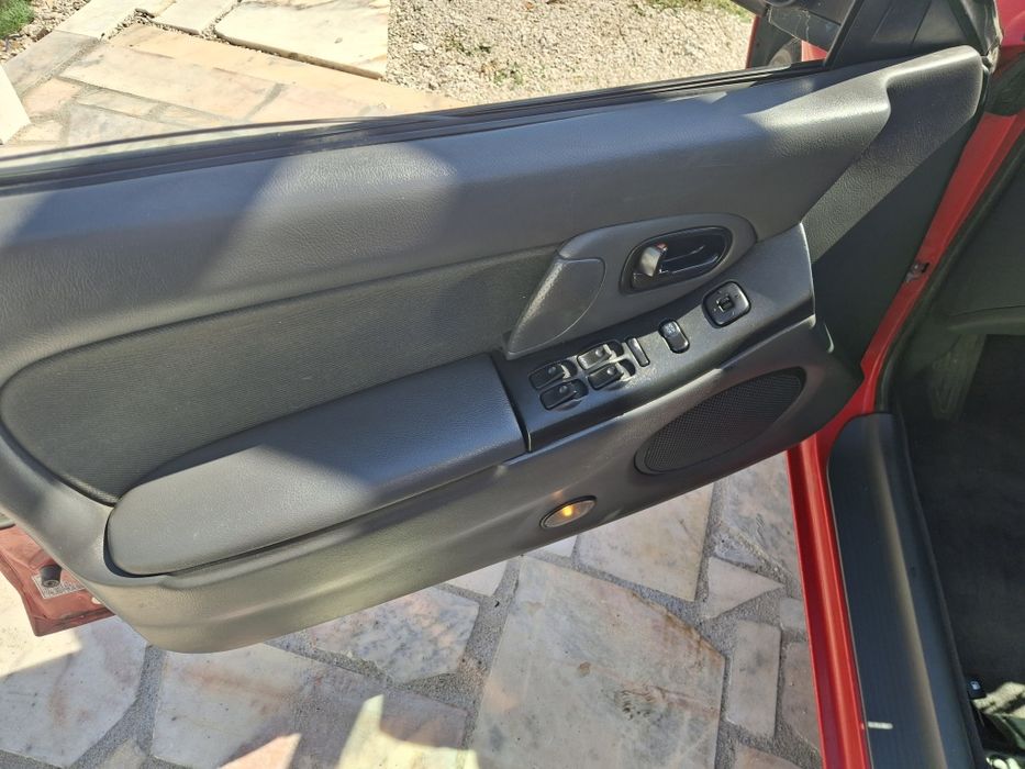 MAZDA 323 F  1995