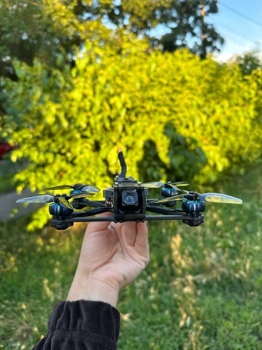 Компактний fpv дрон на цифровій системі dji 04 з GPS