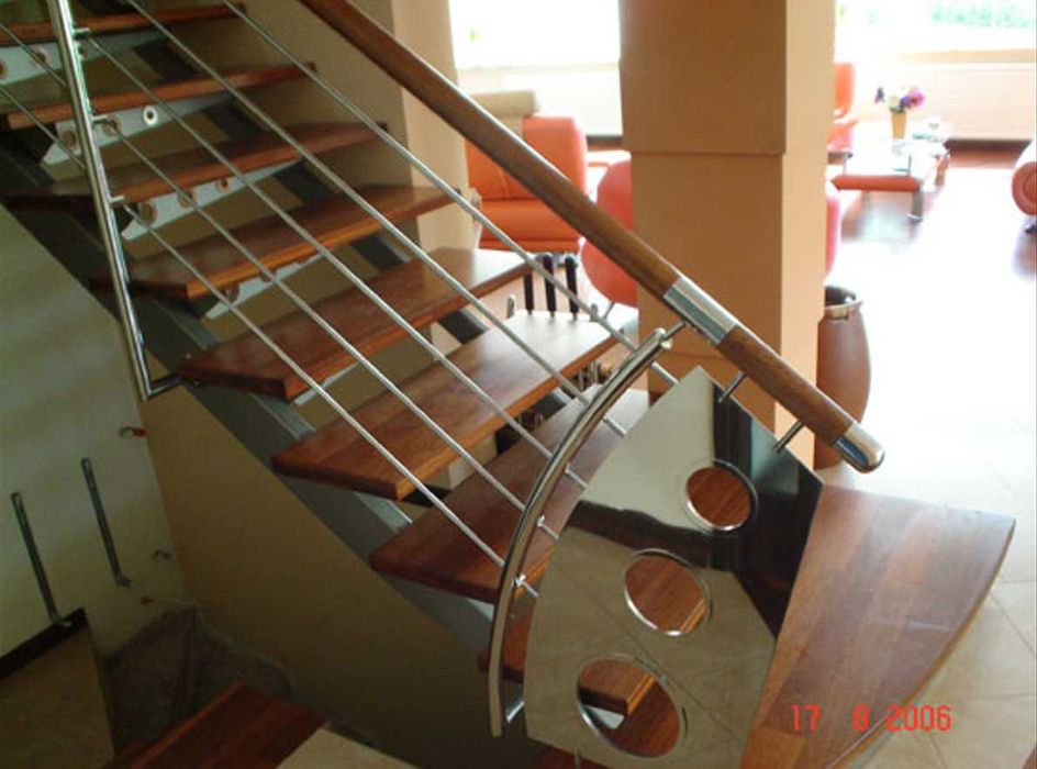 schody wewnętrzne konstrukcja stalowa