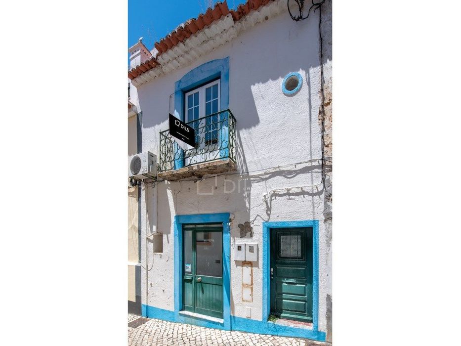 Prédio de 2 pisos com projeto aprovado na zona ARU de Alcácer do Sal.