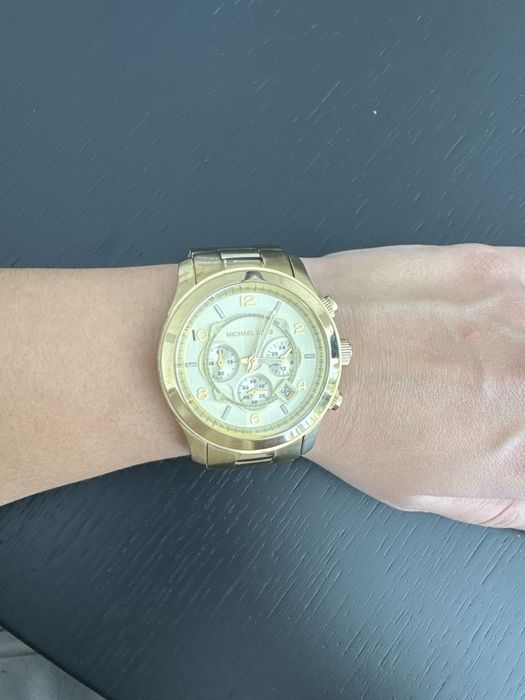 Relógio dourado Michael Kors