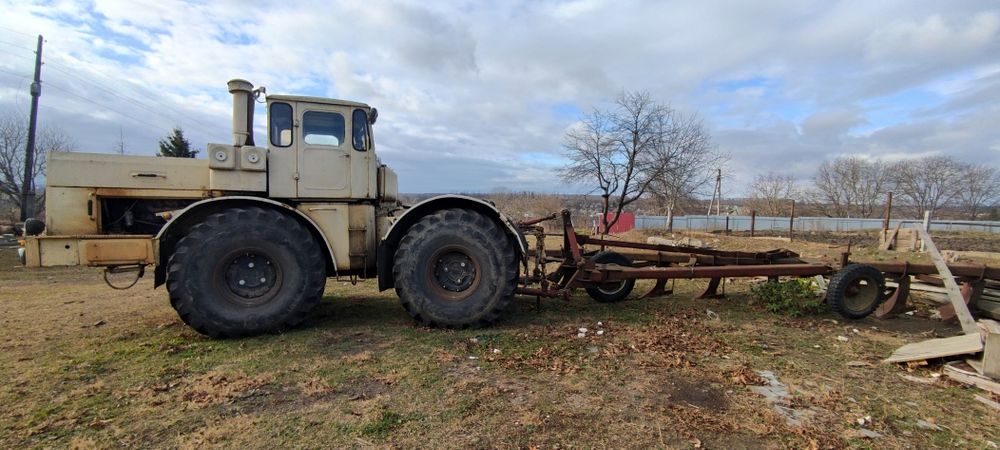 Кіровець К700 з плугом