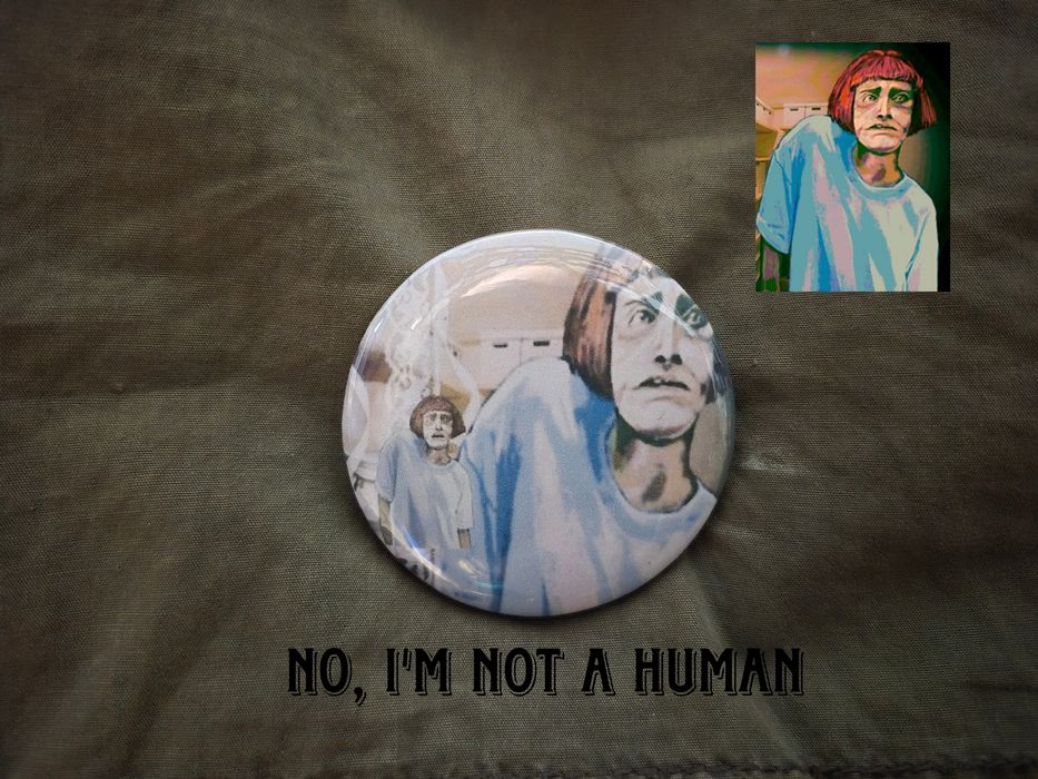 No, I'm Not a Human Cashier Girl przypinka