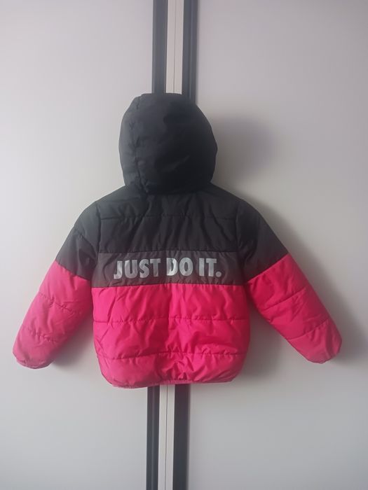 Kurtka jesienna przejściówka Nike rozm. 110/116