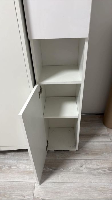 Słupek łazienkowy biały