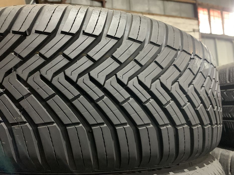 Шини б/у всесезонные 215/55 17 Continental all season