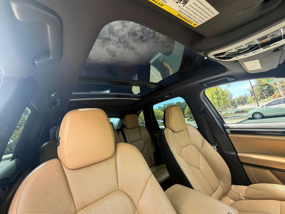 Porsche Cayenne Hybrid      2016