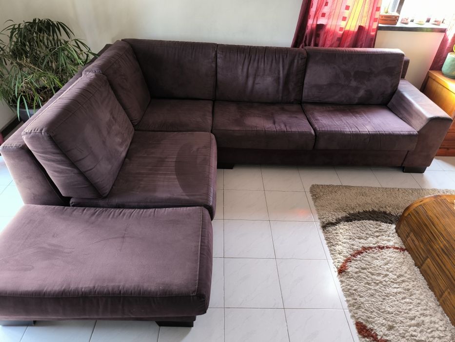 Sofá de canto com chaise lateral marca Stoffus