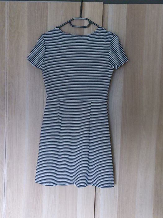 Sukienka Bershka paski biała czarna mini S M
