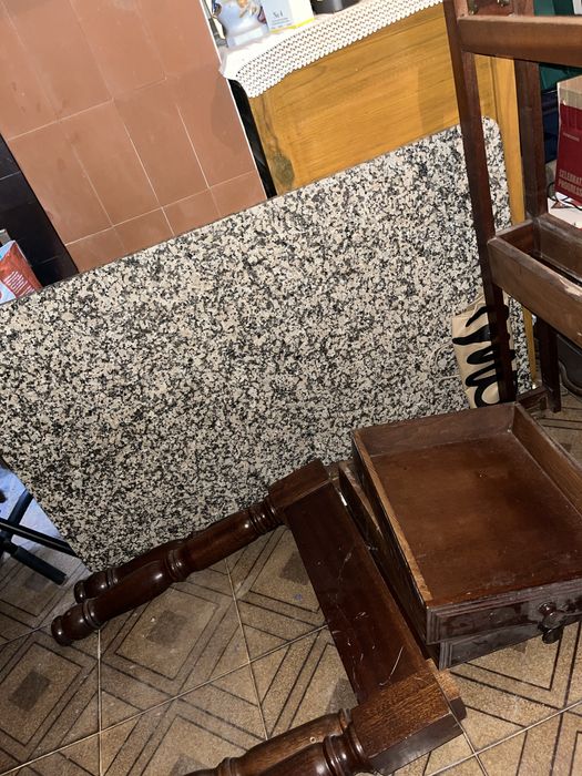 Mesa de cozinha em granito