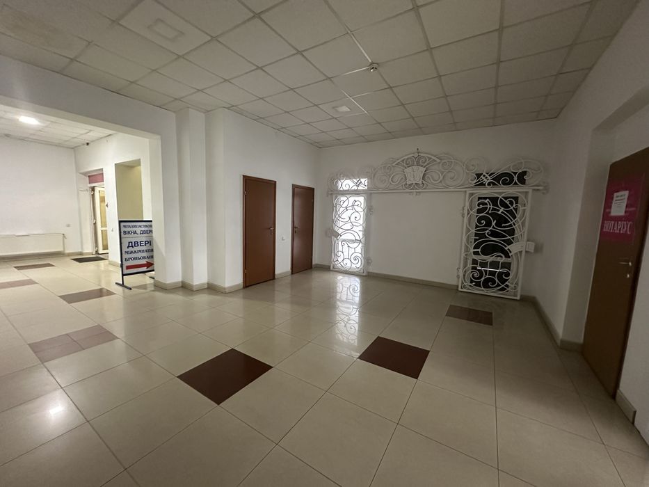 Продам приміщення в центрі офісне 800м2