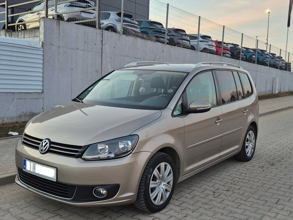 samochód osobowy VW Touran