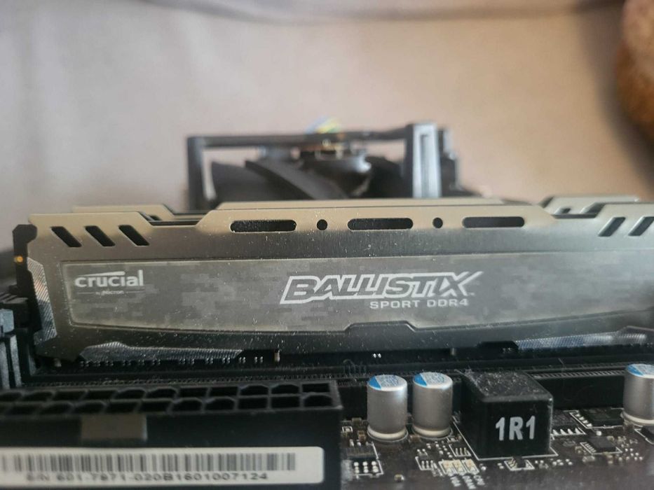 Sprzedam płytę główną MSI Z170a z procesorem i5 6400 i ram 2x4gb ddr4