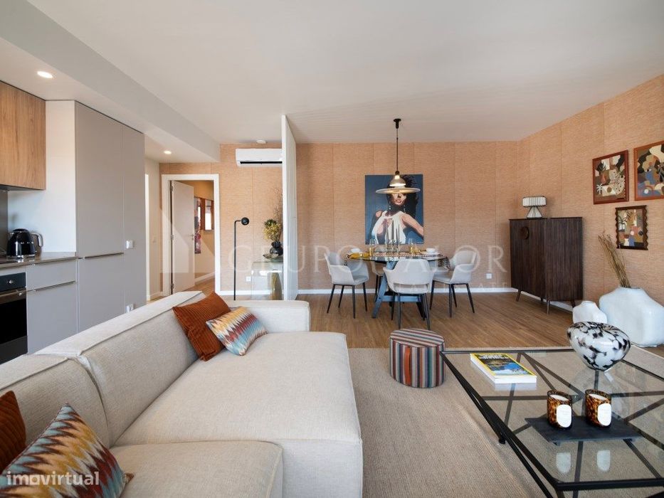 Apartamento T4 em Condomínio com Piscina | St.º António dos Cavaleiros