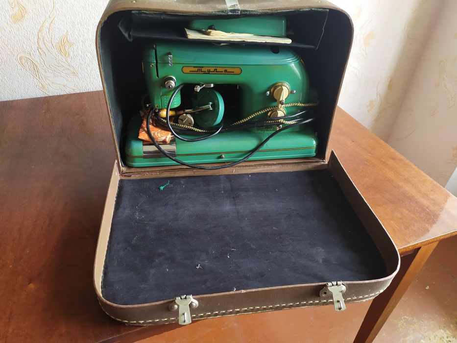 электрическая швейная машинка