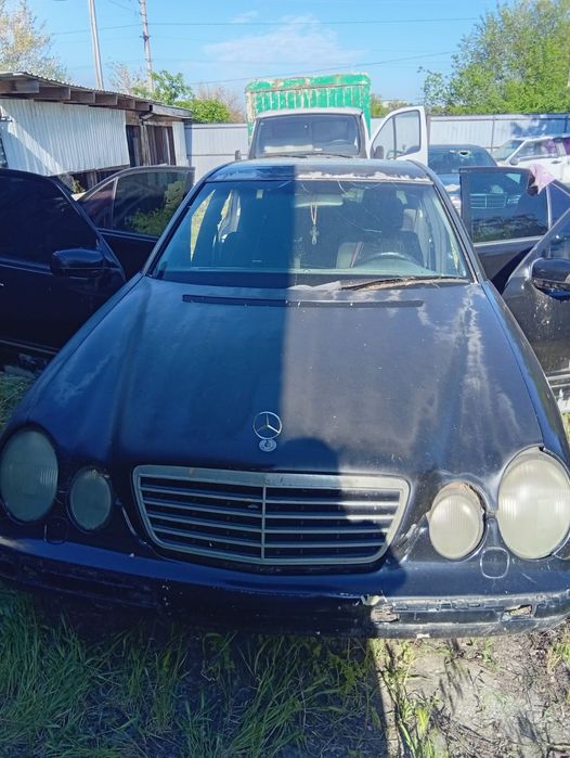 Продаю Мерседес Е210
