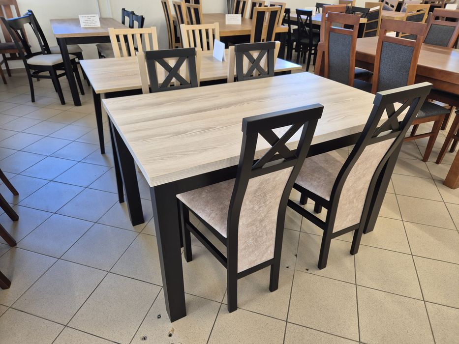 Stół rozkładany 130/170/80 + 4 czarne krzesła dostępny od ręki.