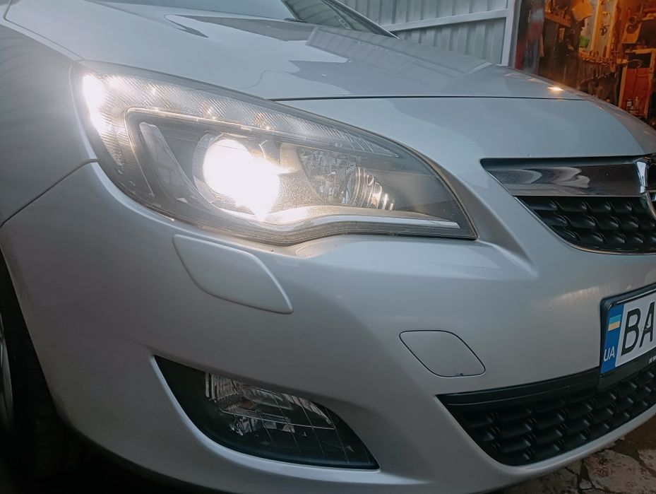 Опель Астра j.2011рік
