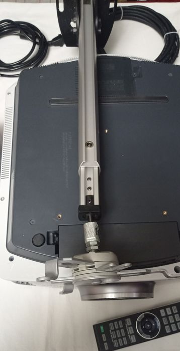 Продам качественный проектор Sony VPL-VW50