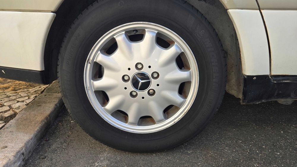 Jantes Originais Mercedes Clássico 15" com 4 pneus 195/65R15" bom piso