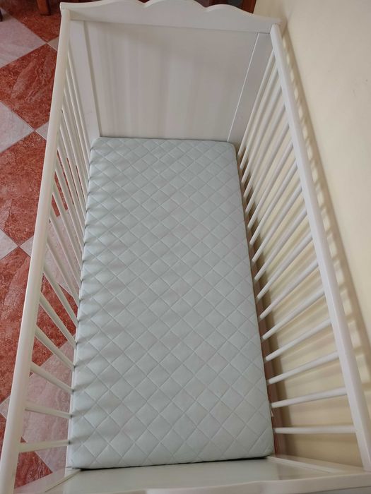 Berço/ cama de bebe com colchão