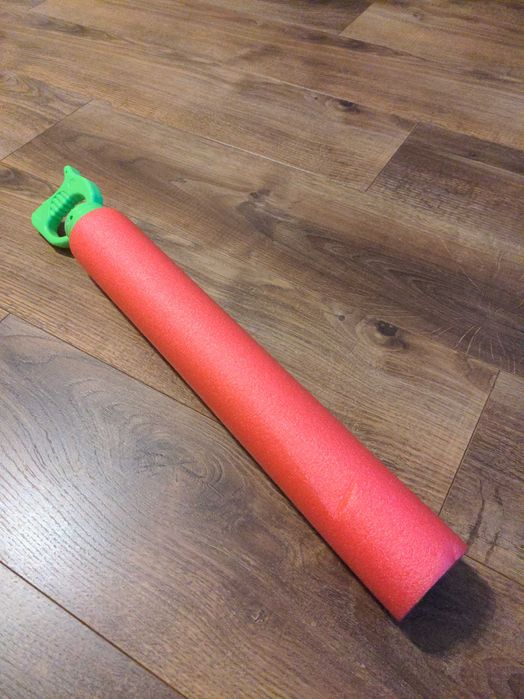 Водяний пістолет-помпа