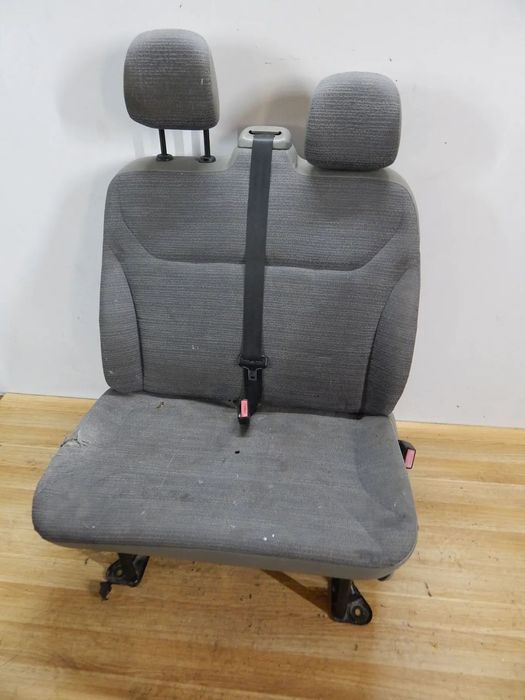 Fotel kanapa pasażera prawy materiał Trafic II Vivaro Primastar 01-14 Łuków części