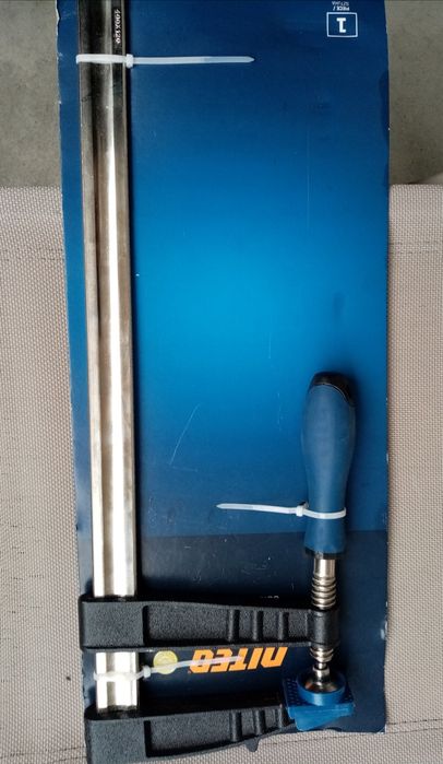 Scisk śrubowy duży metalowy Nowy