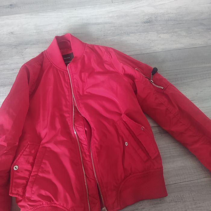 Czerwony bomber Bershka S/30jak nowa